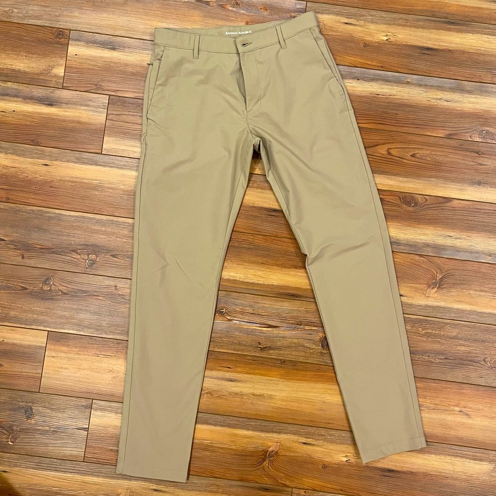 Men’s Banana Republic Tech Khaki Pants